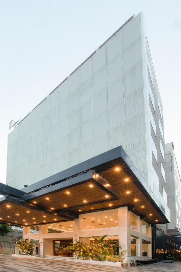 Citrus Hotel Cunningham Bangalore Exterior photo